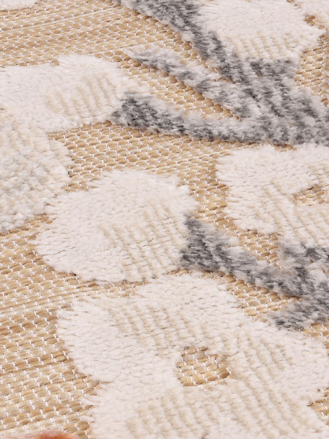Kvadratisk beige og rosa tæppe med et blomstermønster