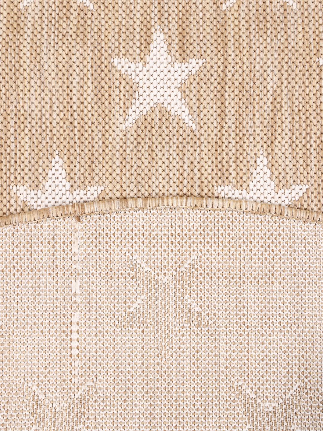 round beige rug with star pattern