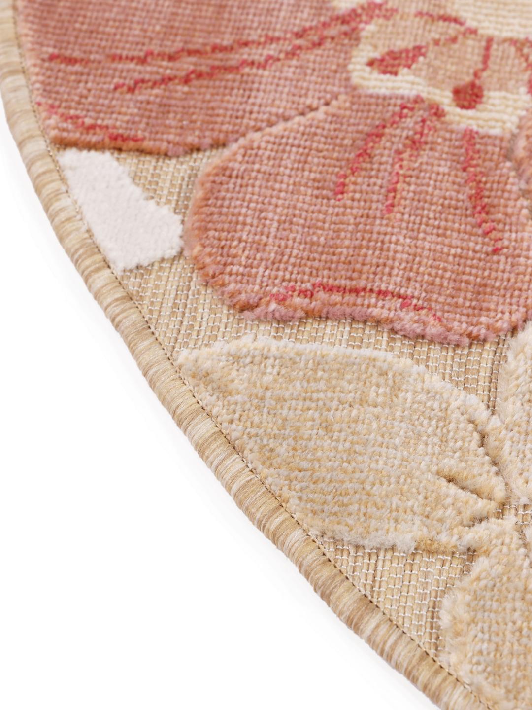 rond beige en roze tapijt met bloemenpatroon