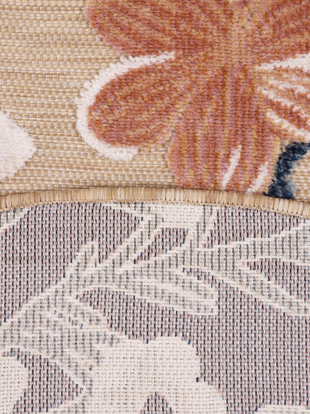 rond beige en roze tapijt met bloemenpatroon