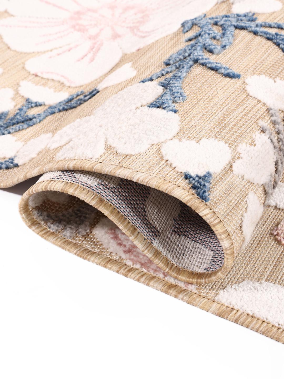 Tapis beige avec motif floral