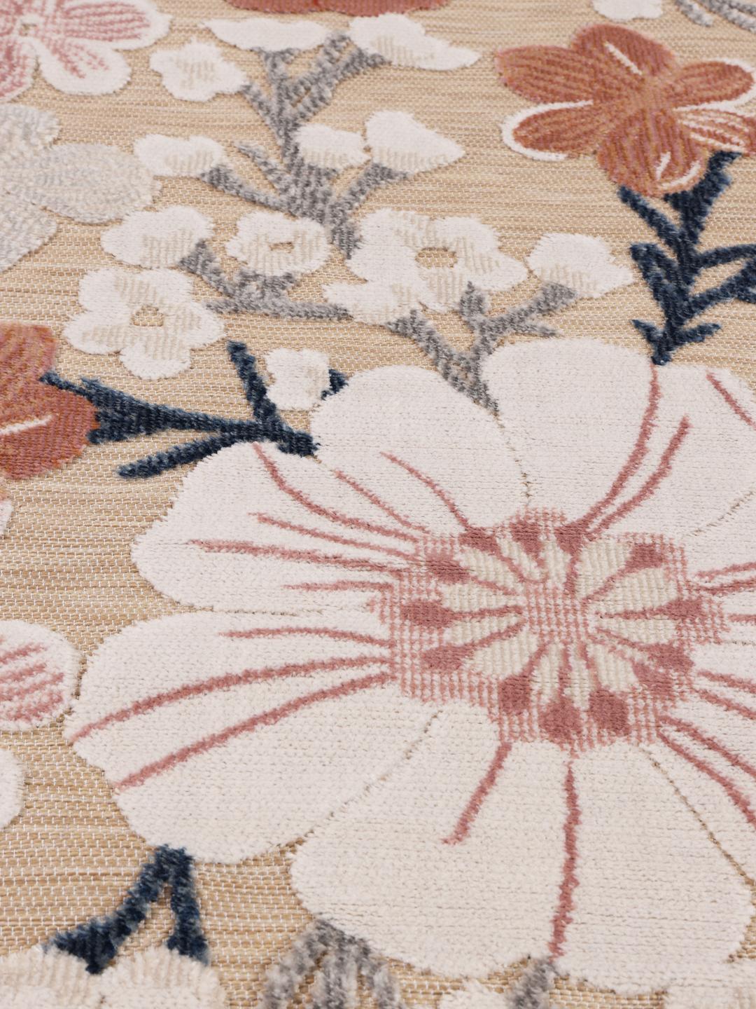 Beige tæppe med blomstermønster