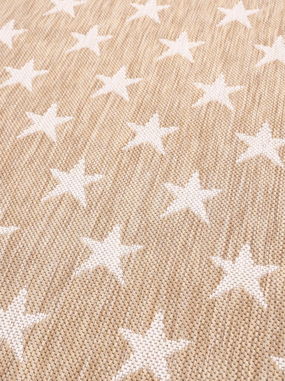 round beige rug with star pattern