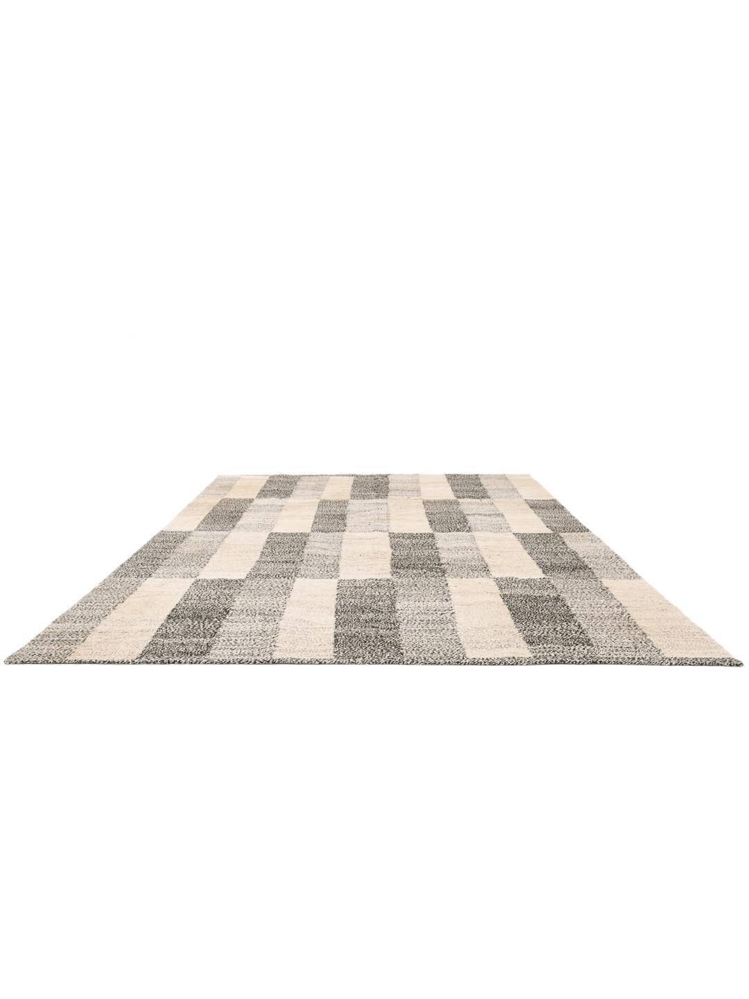 Handgeweven Kelim-tapijt uit Afghanistan met een geometrisch patroon in grijs en beige