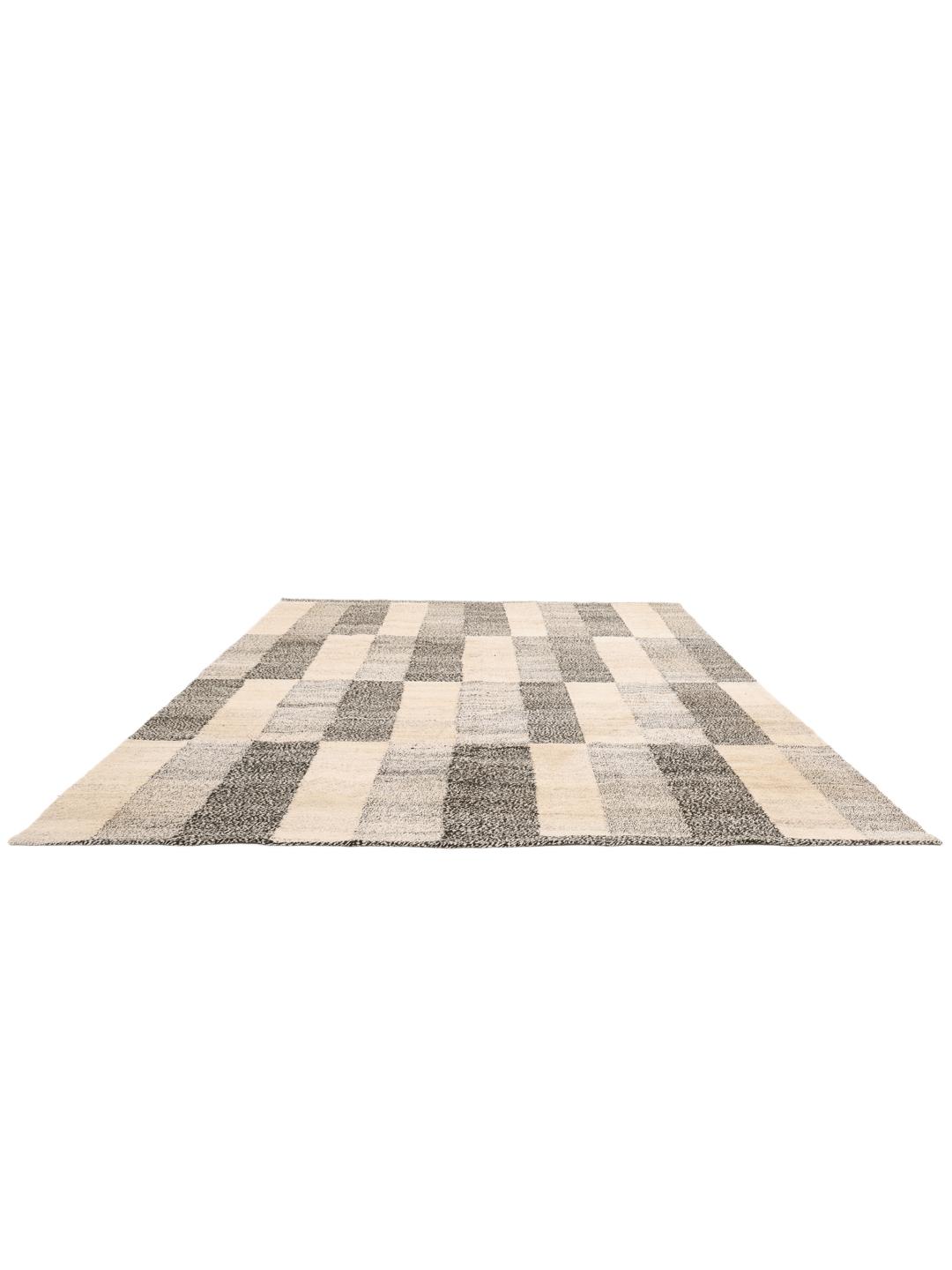 Handgeweven Kelim-tapijt uit Afghanistan met een geometrisch patroon in grijs en beige