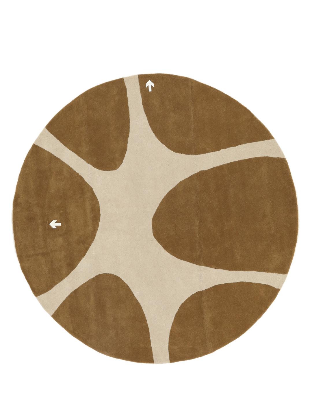 Rond modern tapijt met organische bruine en beige steenmotieven, handgetuft in India