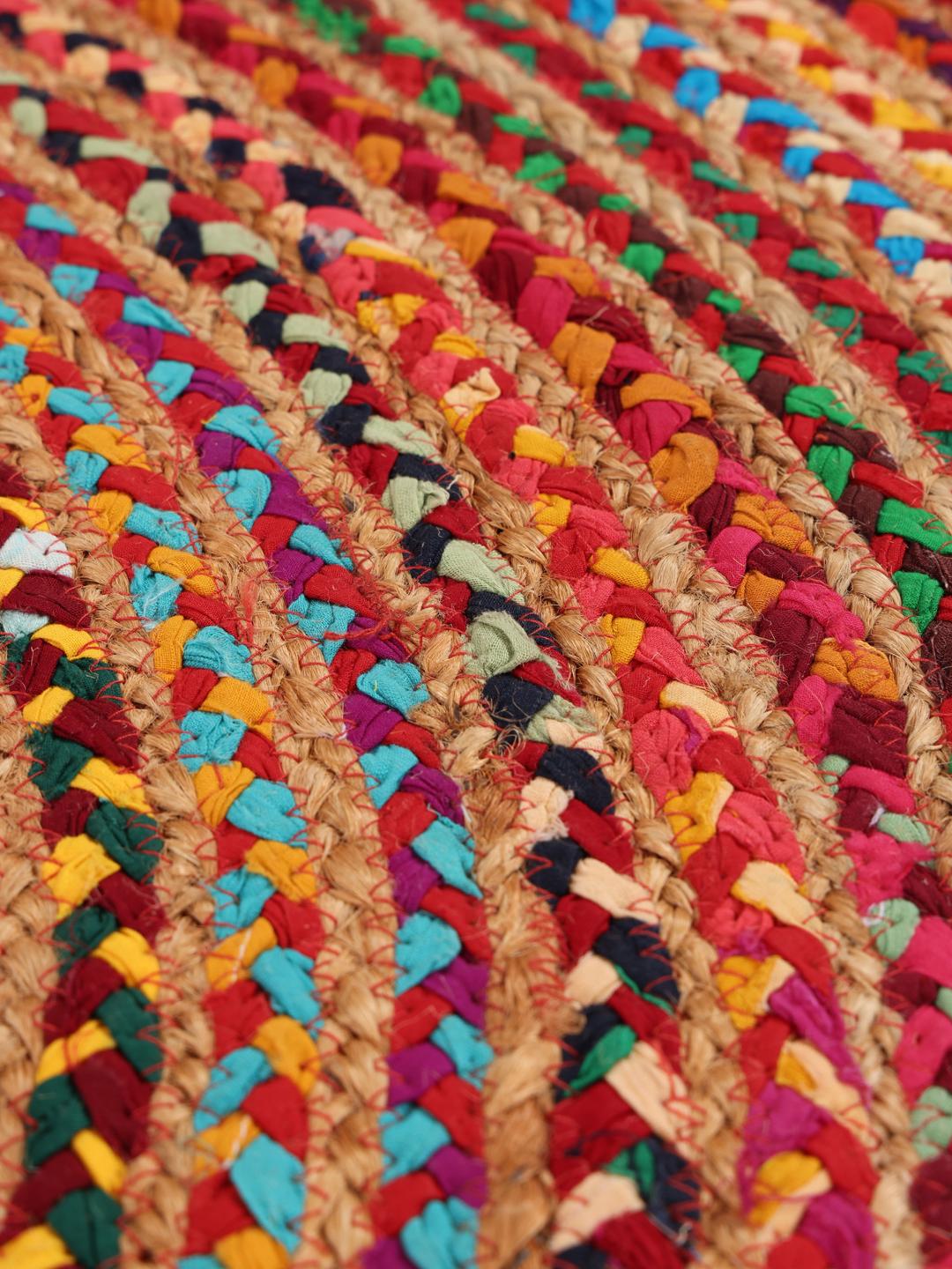 Rond multicolor tapijt met een gevlochten jute ontwerp