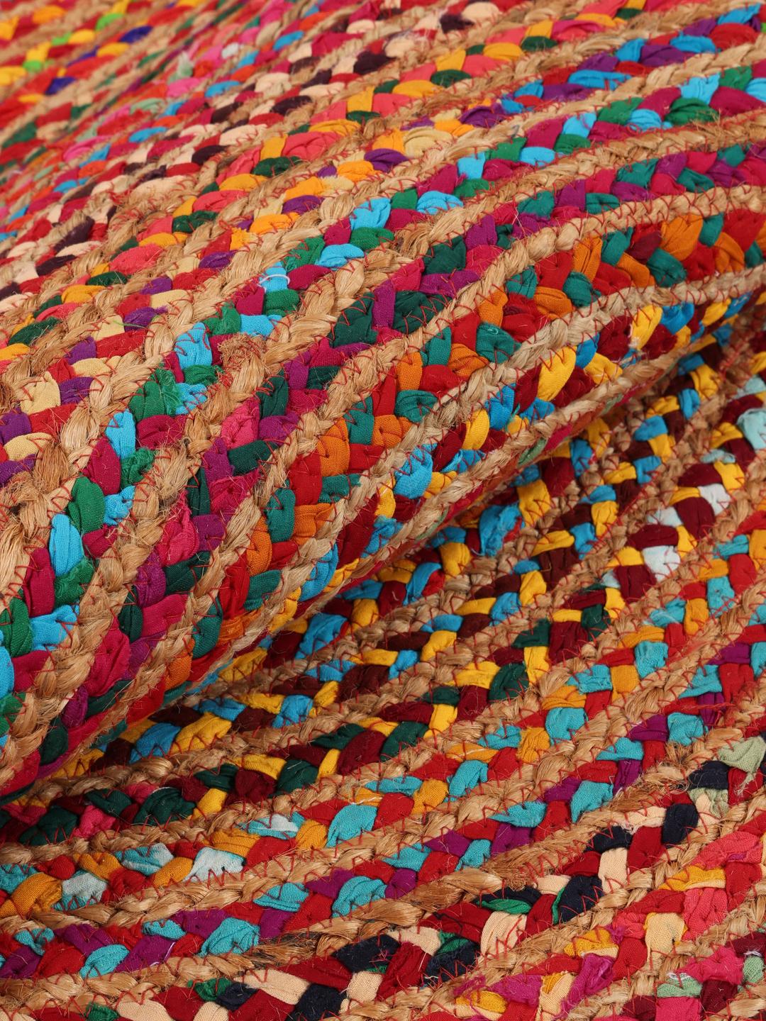 Rond multicolor tapijt met een gevlochten jute ontwerp