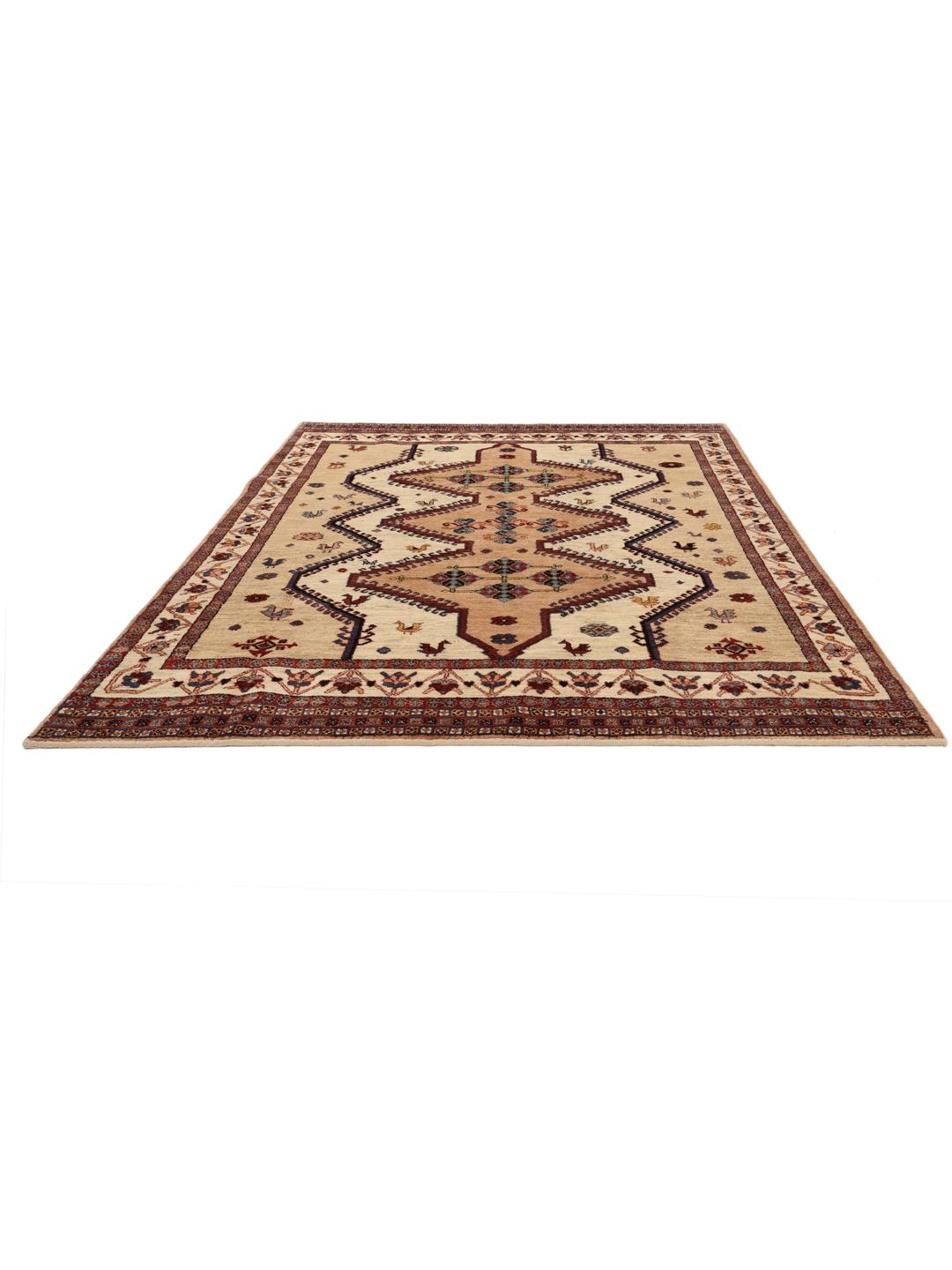 Handgeknoopt Gabbeh Kashkooli tapijt uit het Midden-Oosten met een beige veld en figuratieve motieven