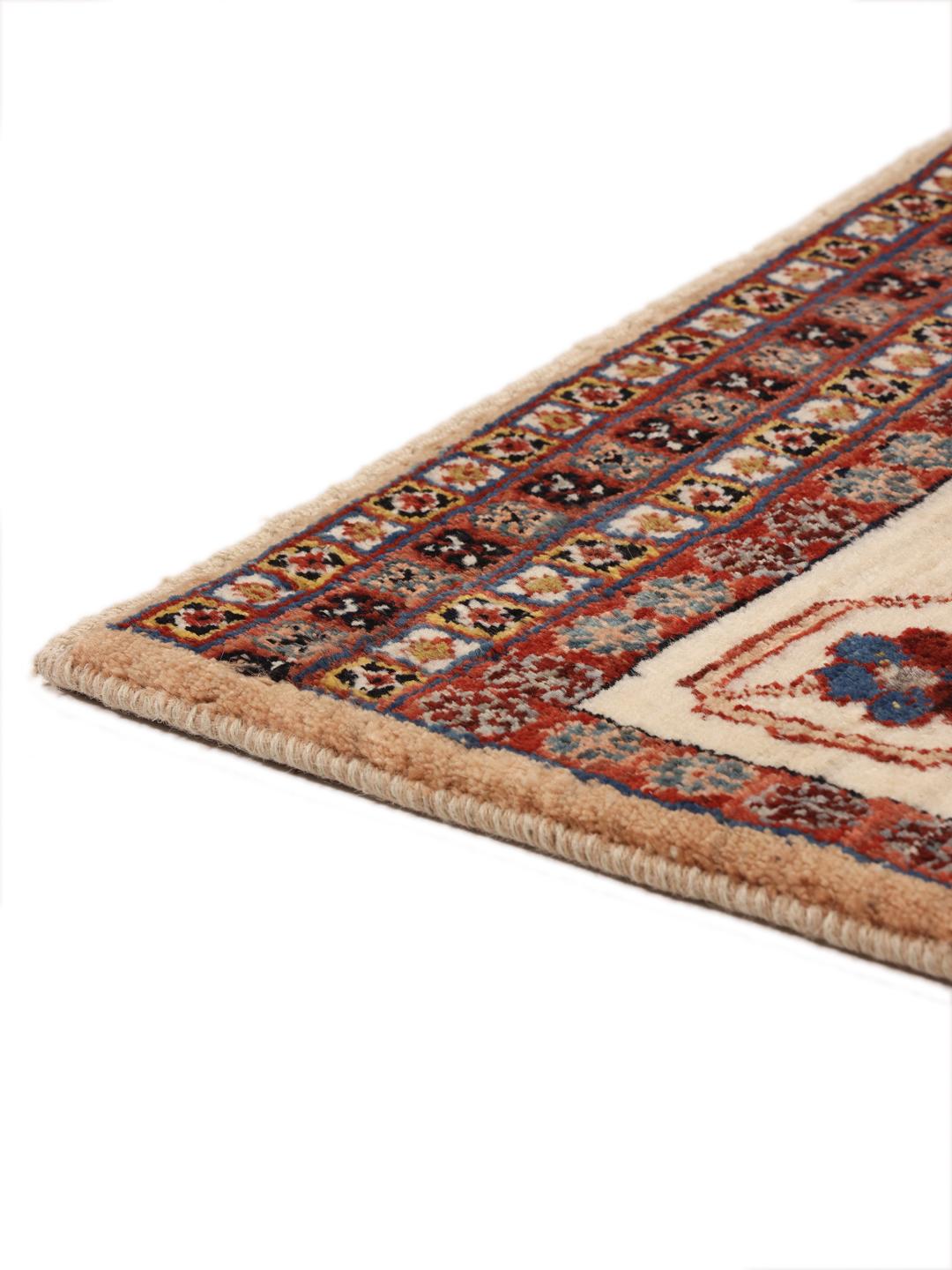 Handgeknoopt Gabbeh Kashkooli tapijt uit het Midden-Oosten met een beige veld en figuratieve motieven