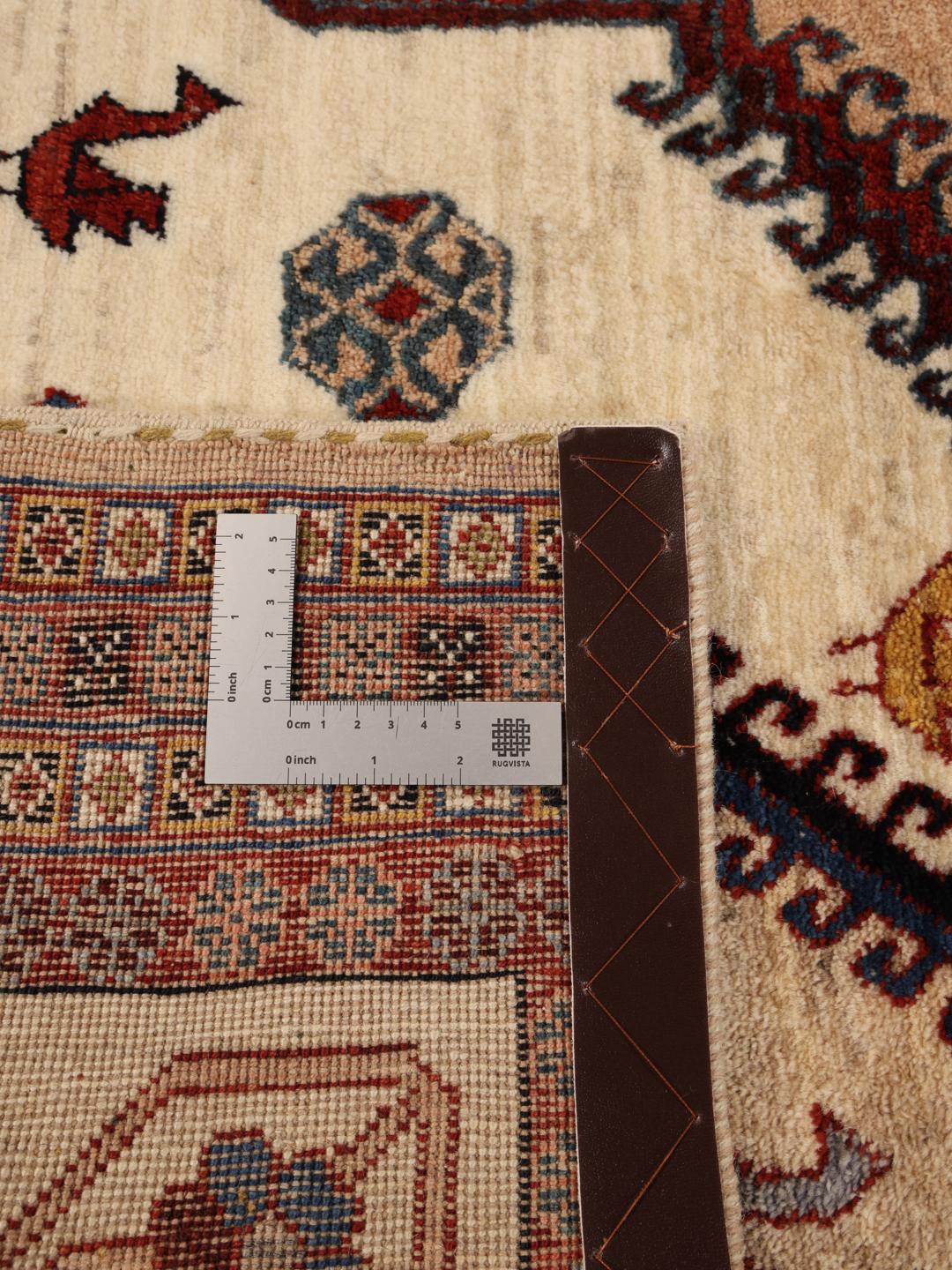 Handgeknoopt Gabbeh Kashkooli tapijt uit het Midden-Oosten met een beige veld en figuratieve motieven