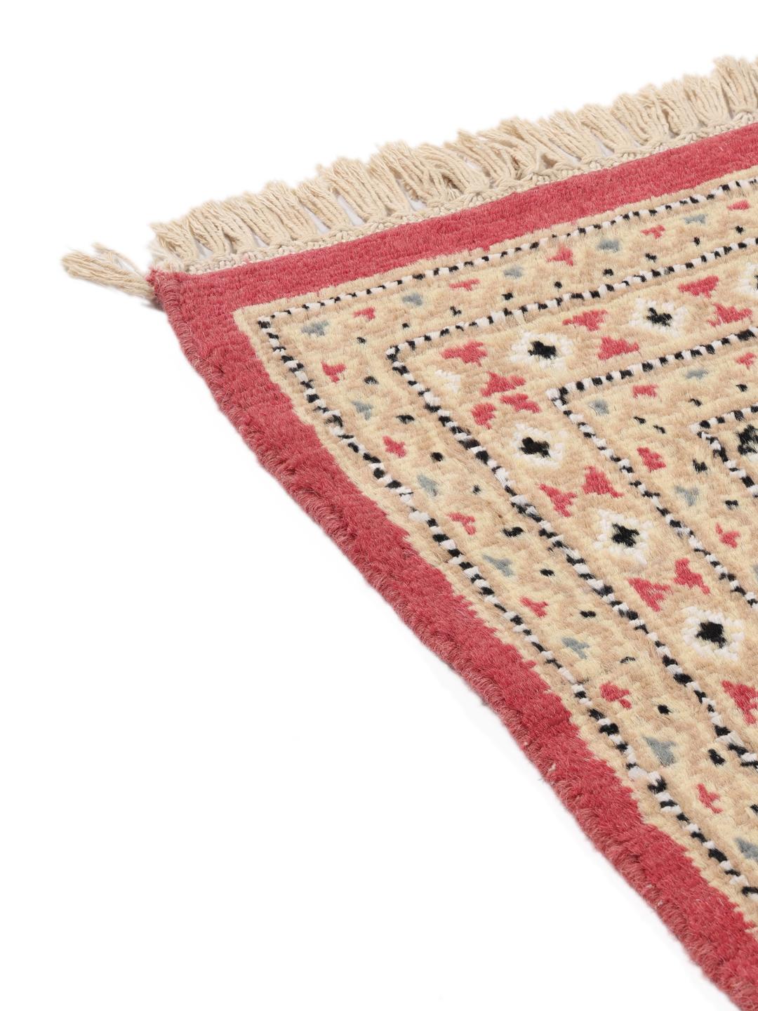 Hand-knotted wool rug from Pakistan in red and blue tones