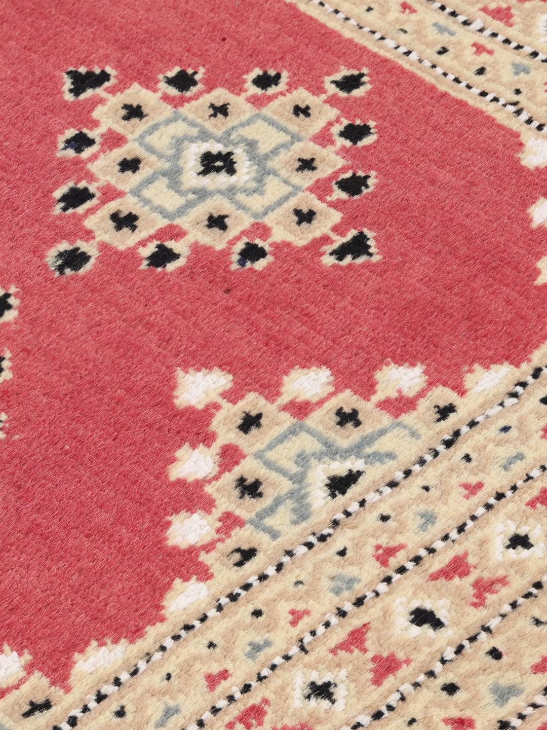 Hand-knotted wool rug from Pakistan in red and blue tones