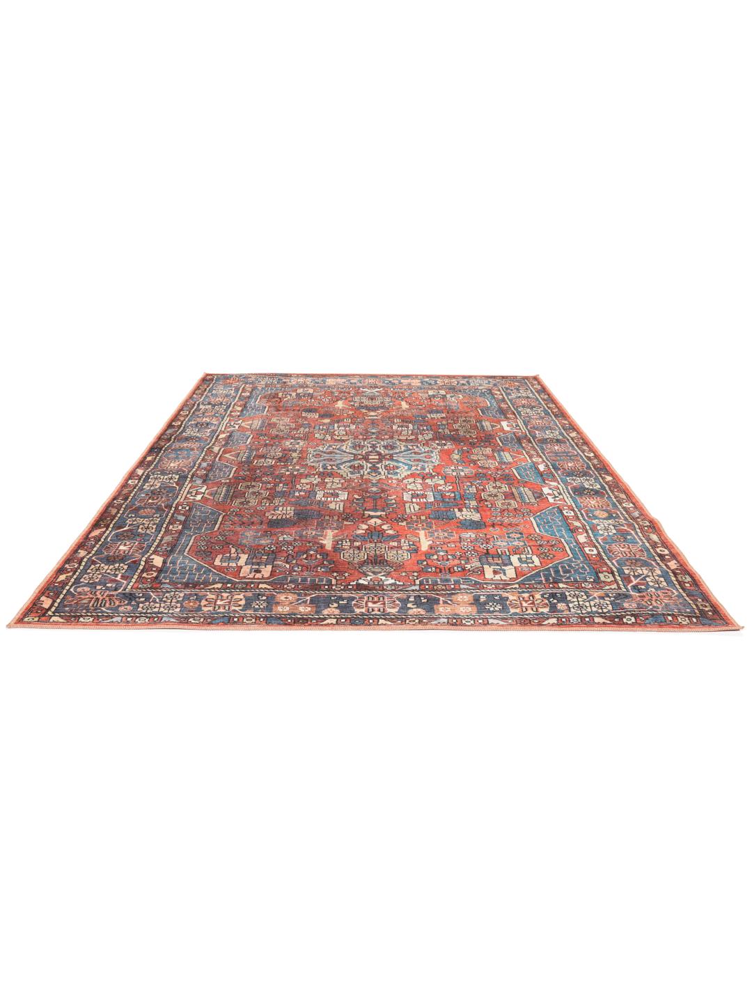 Rood en blauw tapijt met traditionele motieven