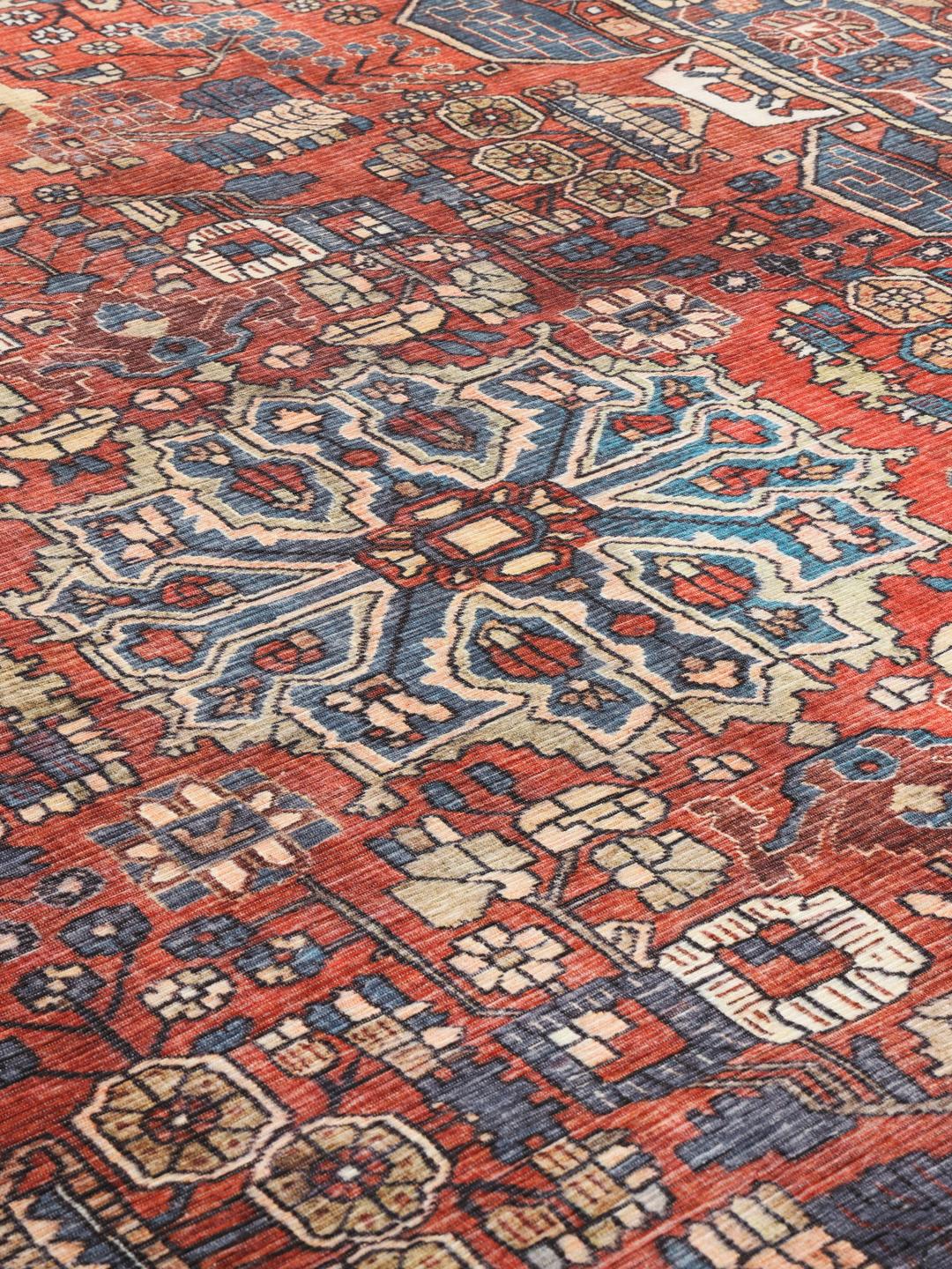Rood en blauw tapijt met traditionele motieven