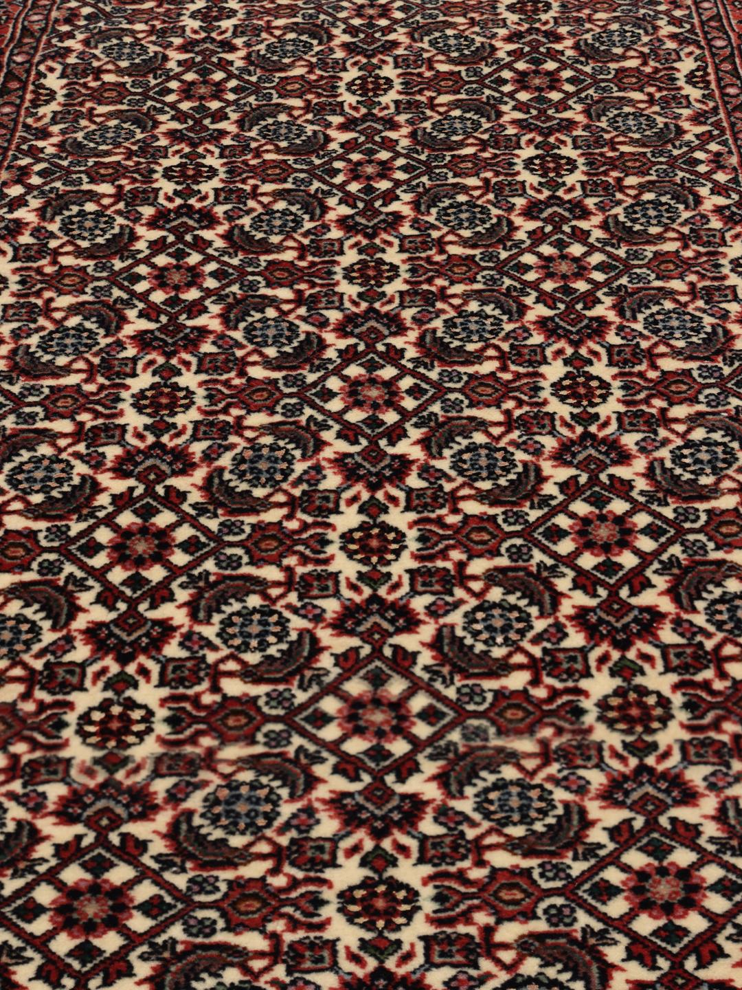 Handgeknoopte Bidjar loper met ingewikkelde bloemmotieven in rode en beige tinten