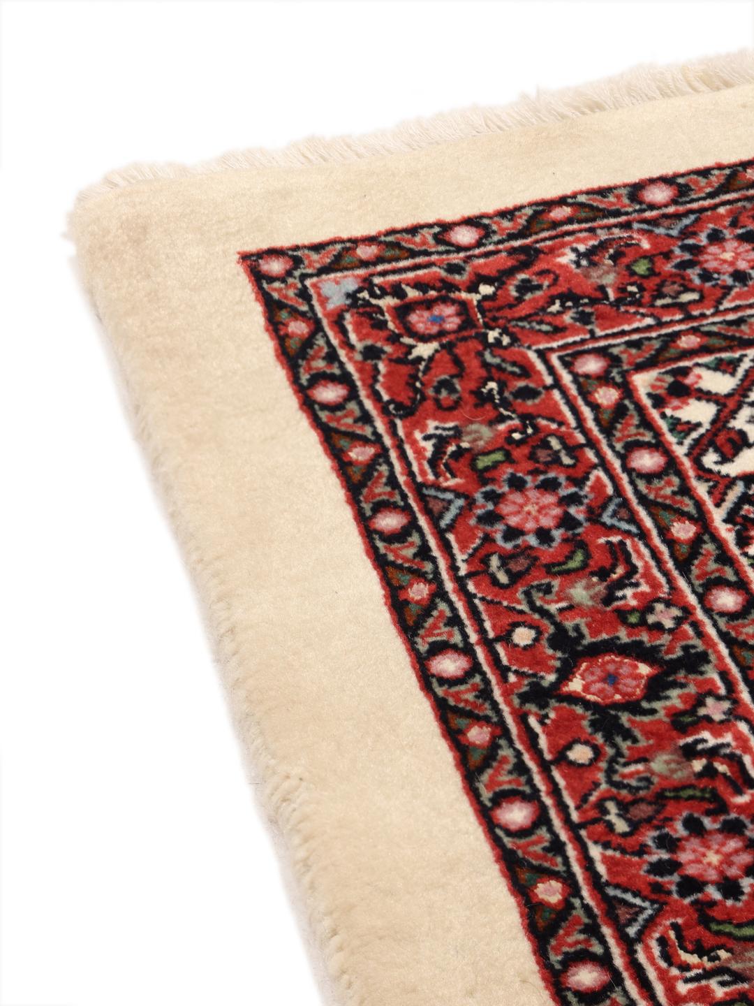 Handgeknoopte Bidjar loper met ingewikkelde bloemmotieven in rode en beige tinten