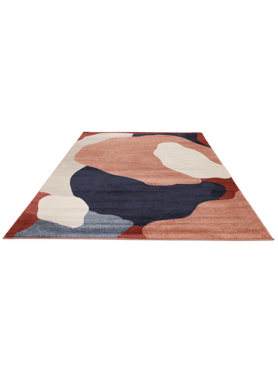 rood vloerkleed met abstracte vormen