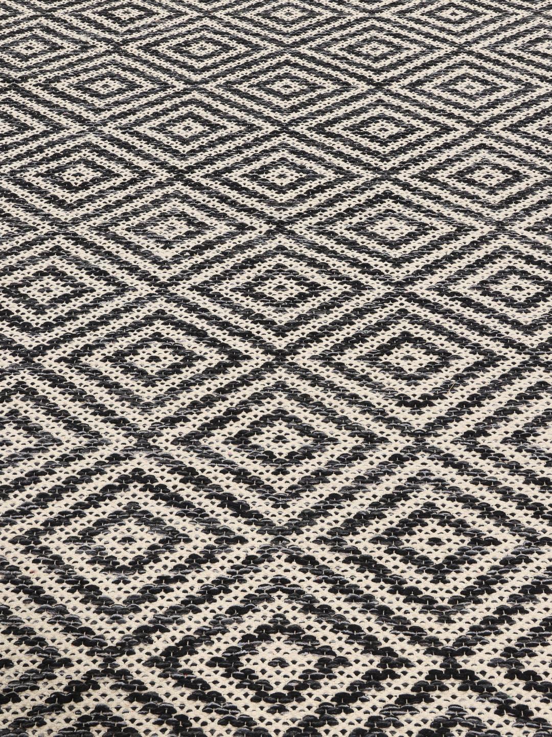 
    Solveig - Svart / Vit - 80 x 350 cm
  