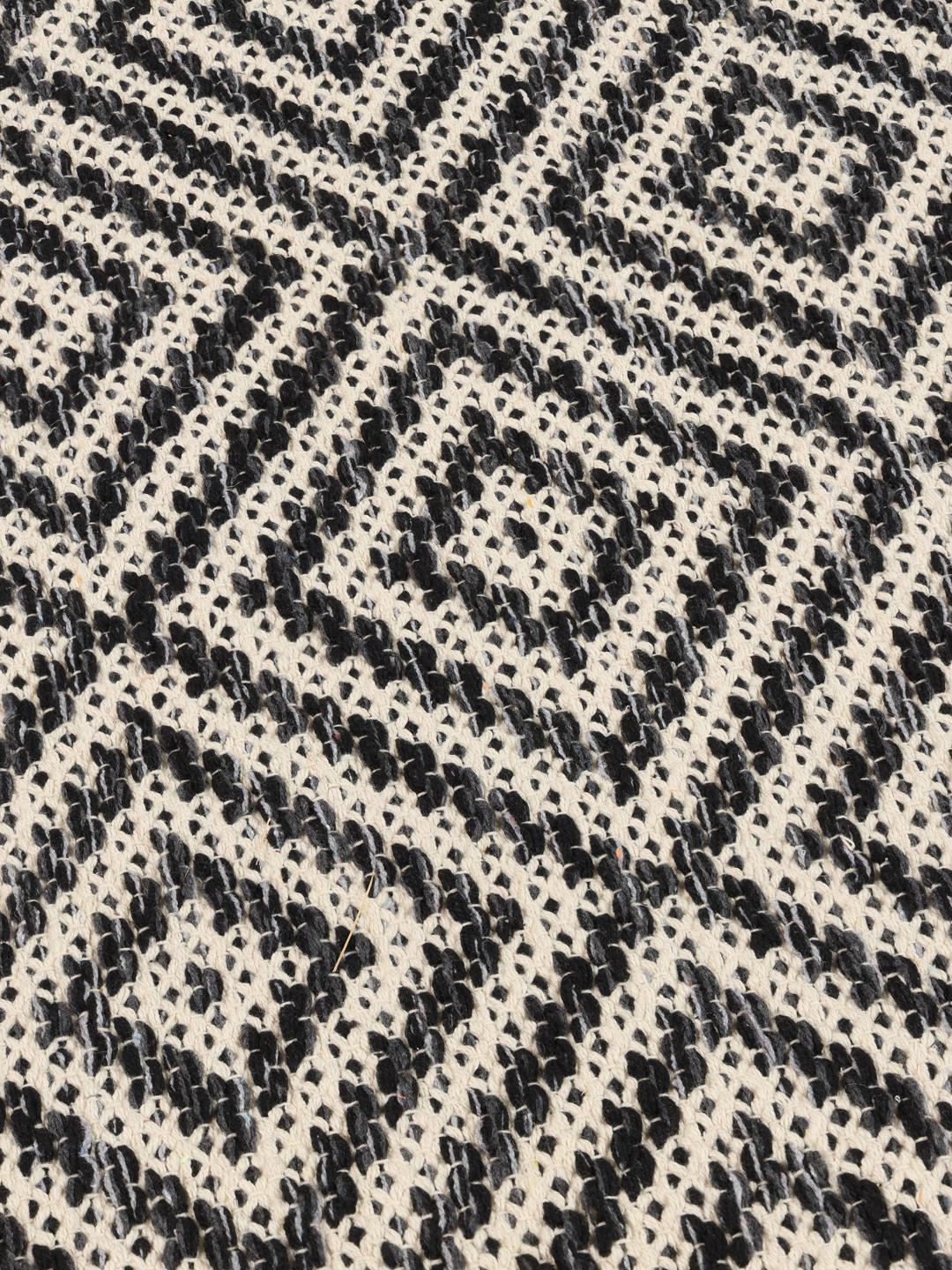 
    Solveig - Svart / Vit - 80 x 350 cm
  