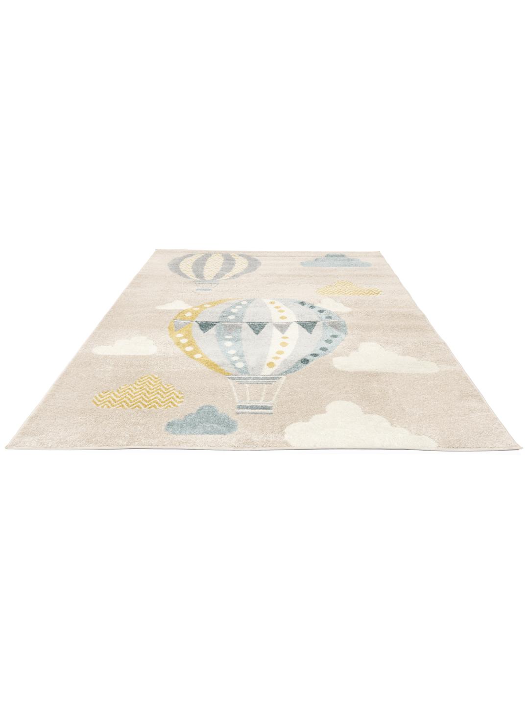 Beige tapijt met luchtballonnen en wolkjes
