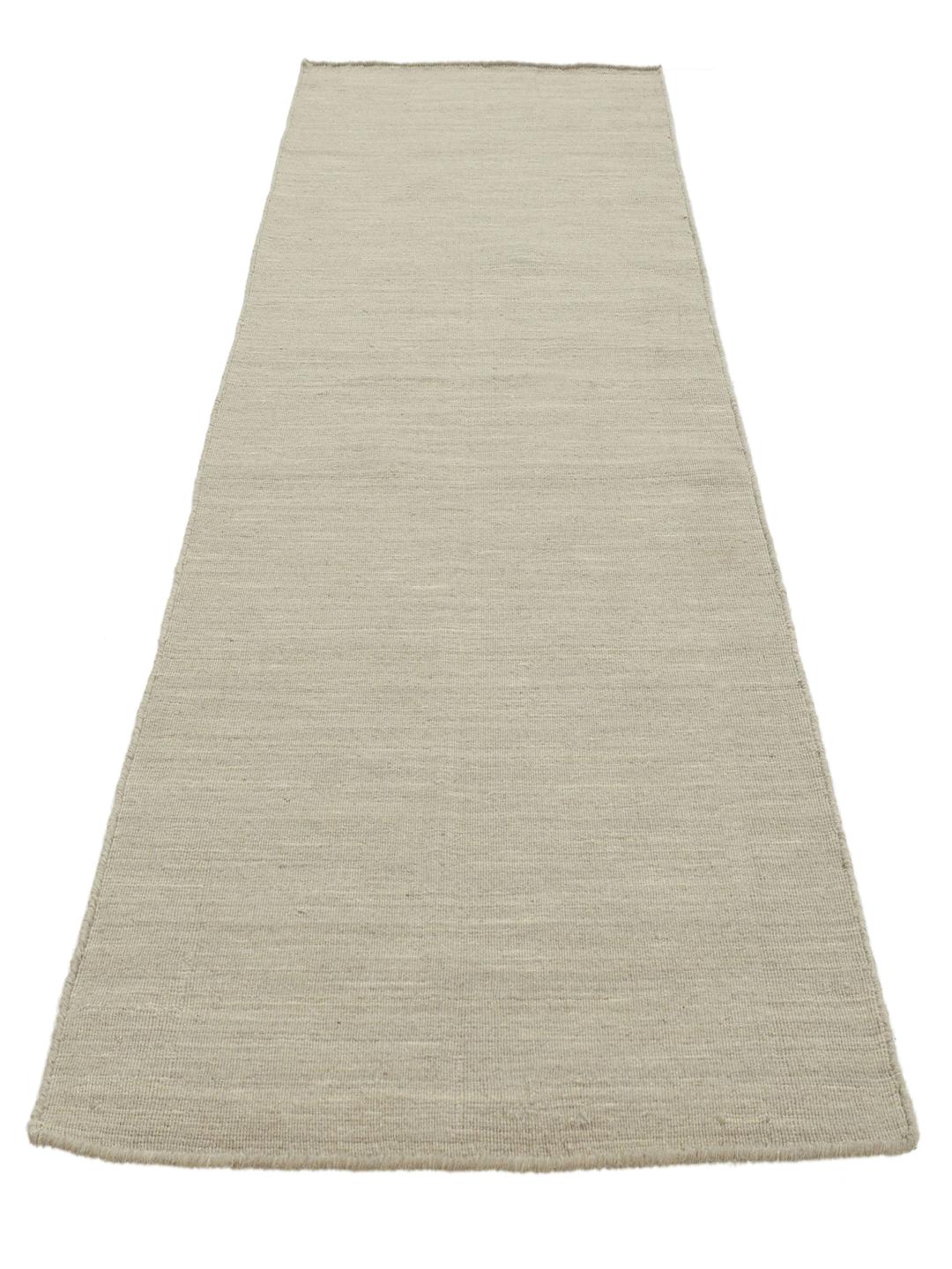 Lichtgrijs en beige handgeweven loper