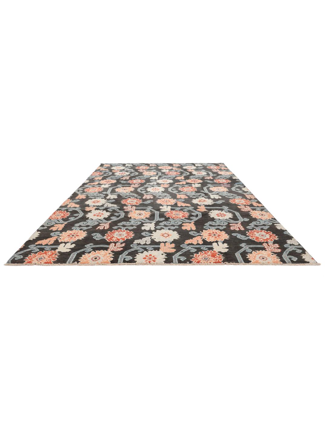 Alfombra Kazak afgana anudada a mano con campo negro y patrones florales