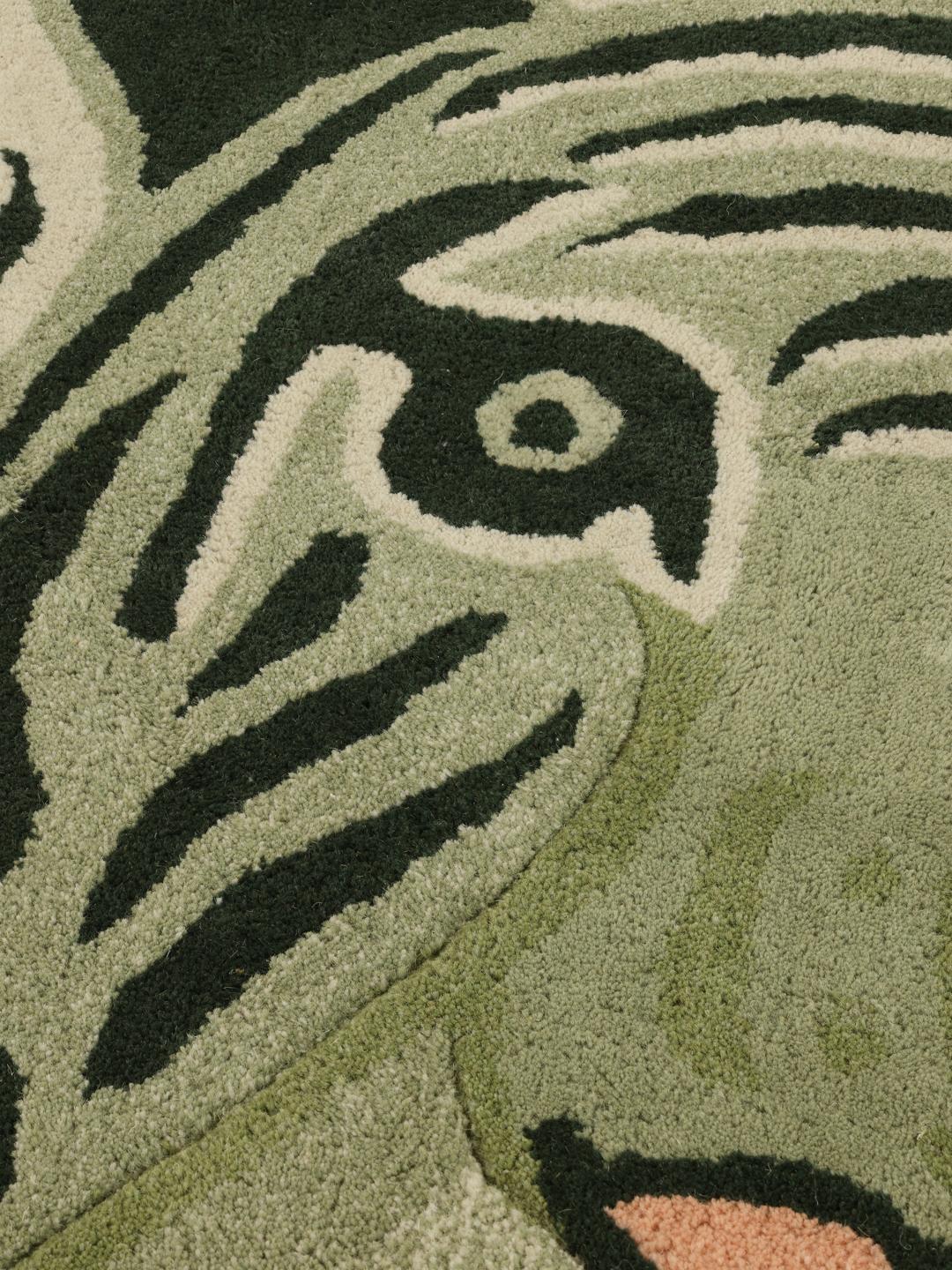 Tapis en forme de tigre vert
