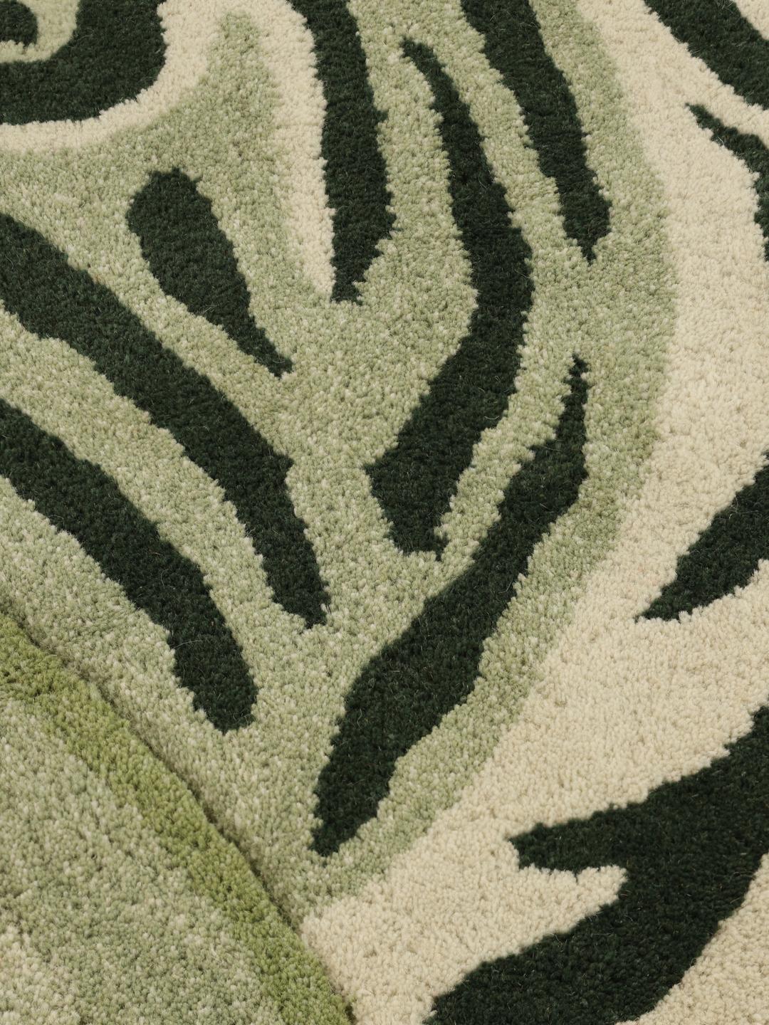 Tapis en forme de tigre vert