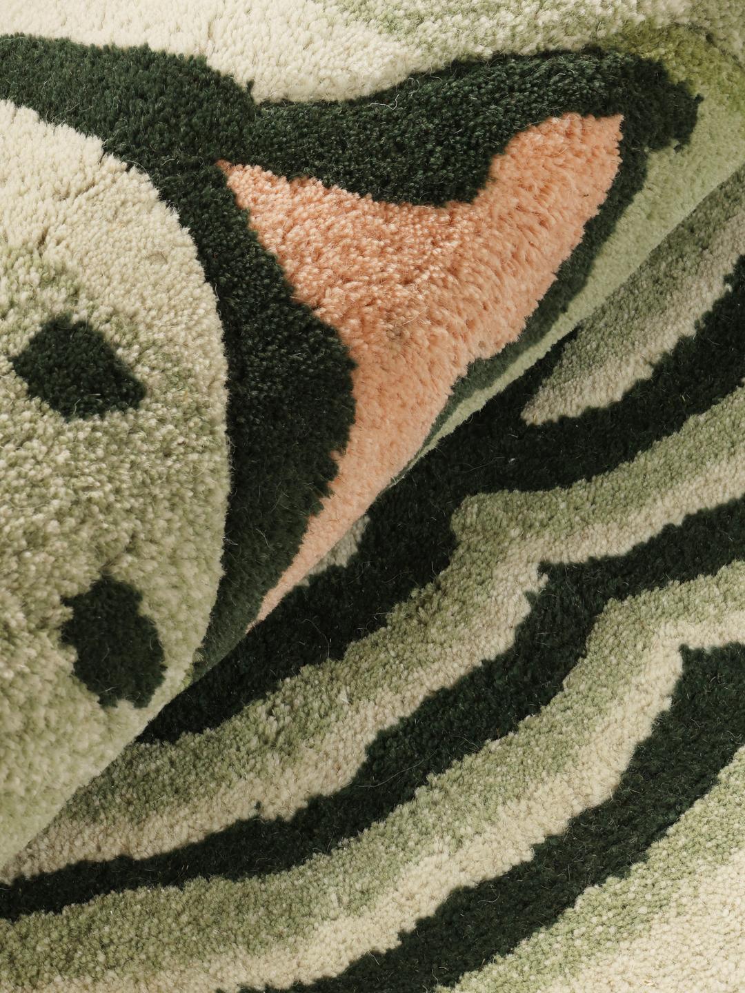 Tapis en forme de tigre vert