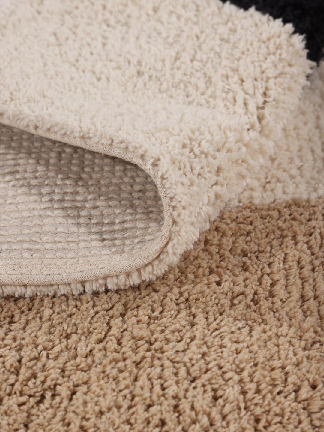 Tapis de bain en coton beige et violet avec un motif géométrique
