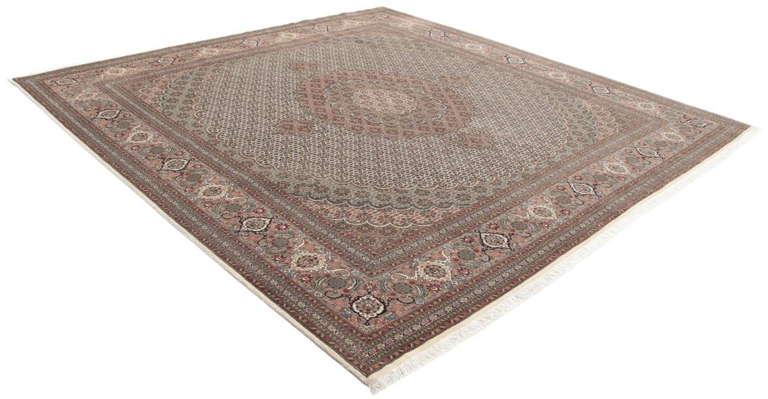 Tapis carré de Tabriz noué à la main en provenance du Moyen-Orient dans des tons rouge et beige