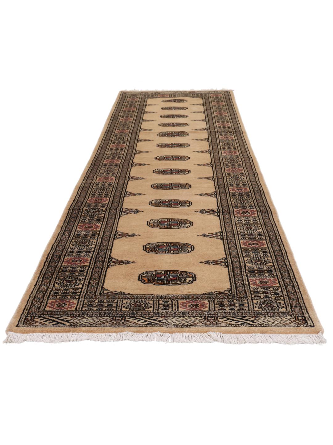 Handgeknoopte beige loper uit Pakistan met traditionele geometrische patronen