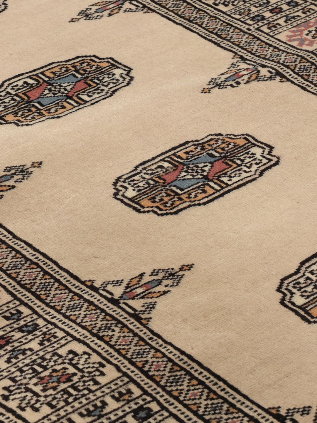 Handgeknoopte beige loper uit Pakistan met traditionele geometrische patronen