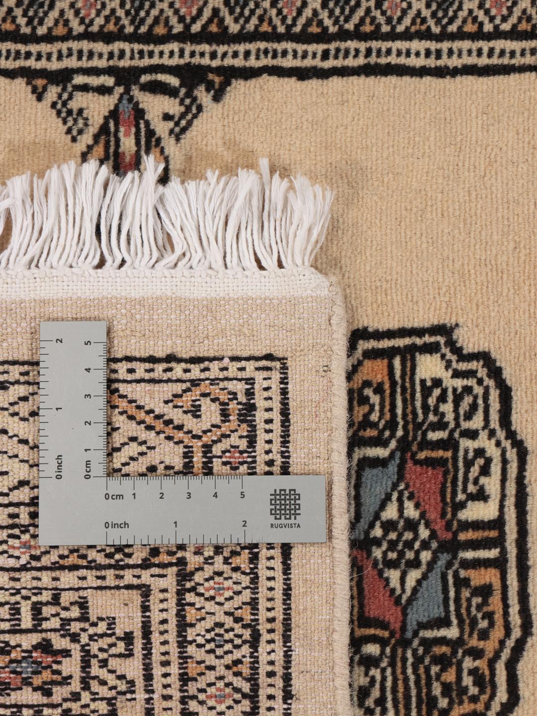 Handgeknoopte beige loper uit Pakistan met traditionele geometrische patronen