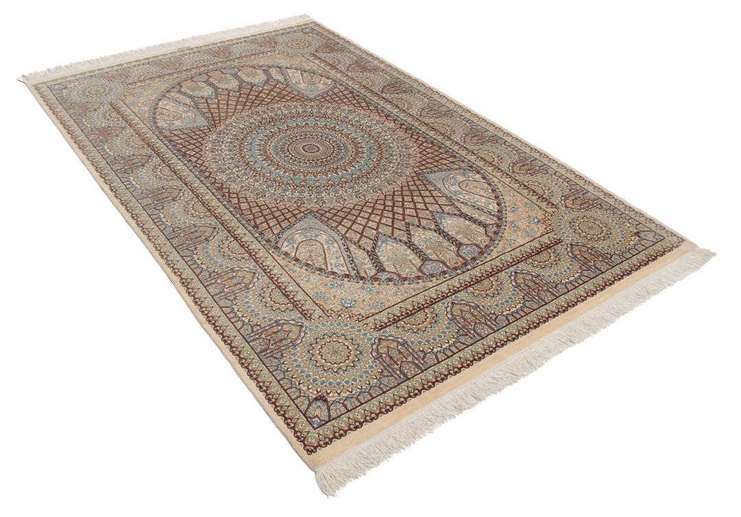 Håndknyttet Ghom Silk-tæppe fra Mellemøsten i beige og lyseblå