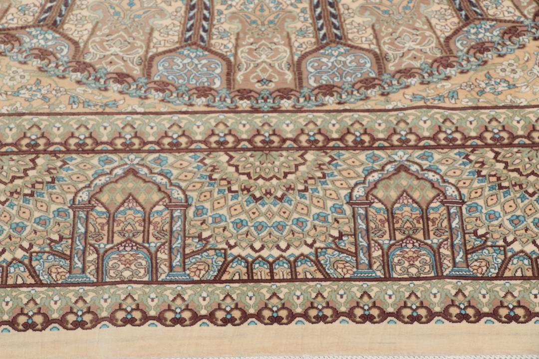 Håndknyttet Ghom Silk-tæppe fra Mellemøsten i beige og lyseblå