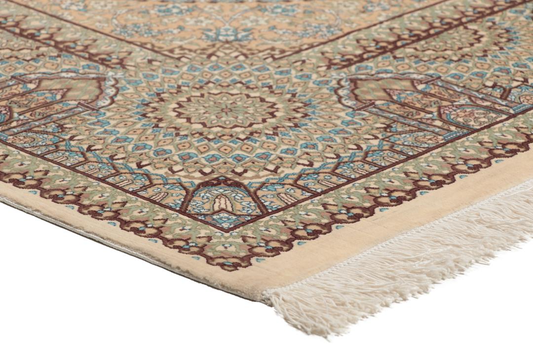 Håndknyttet Ghom Silk-tæppe fra Mellemøsten i beige og lyseblå