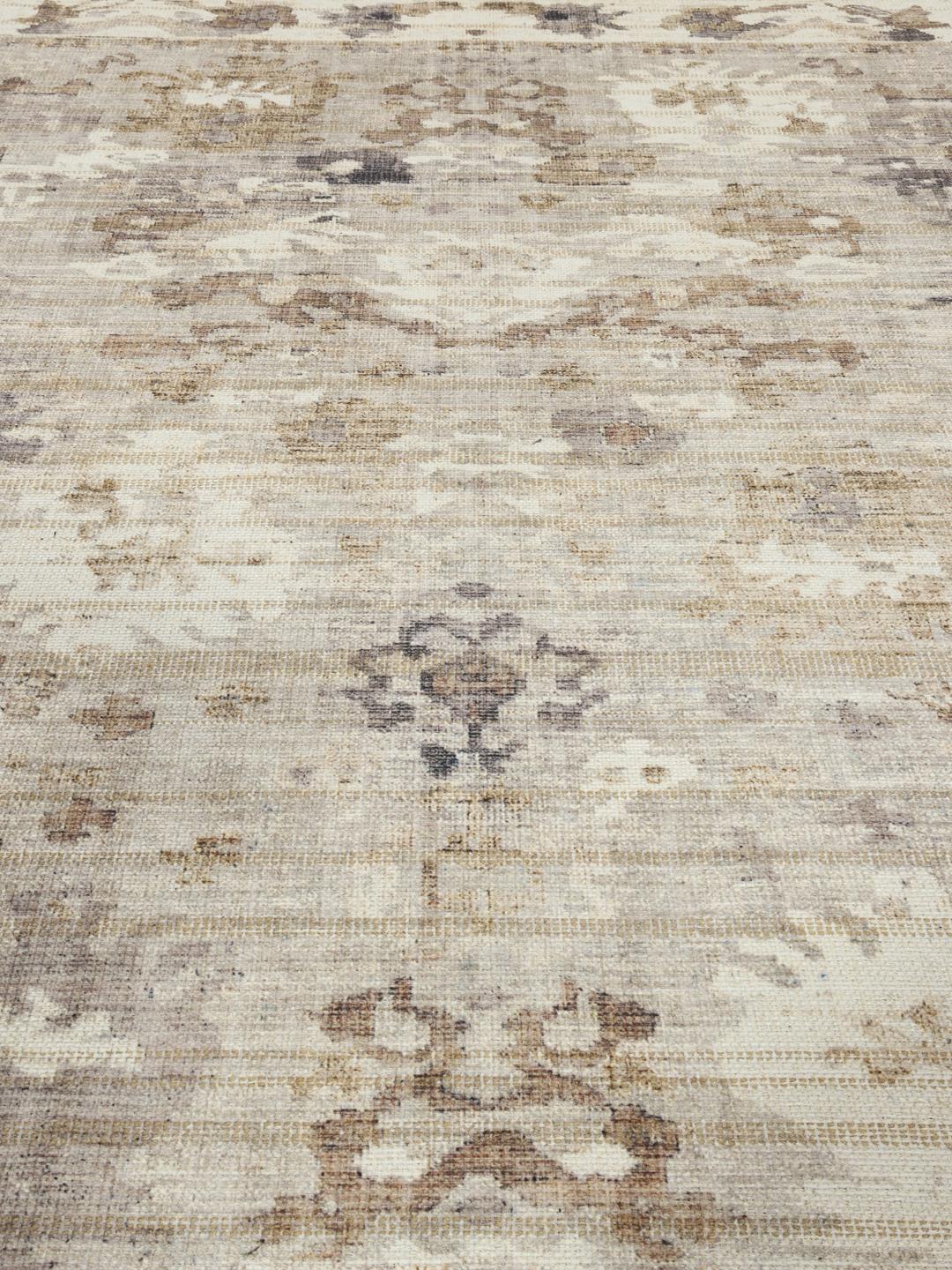 Tapis beige avec motifs traditionnels