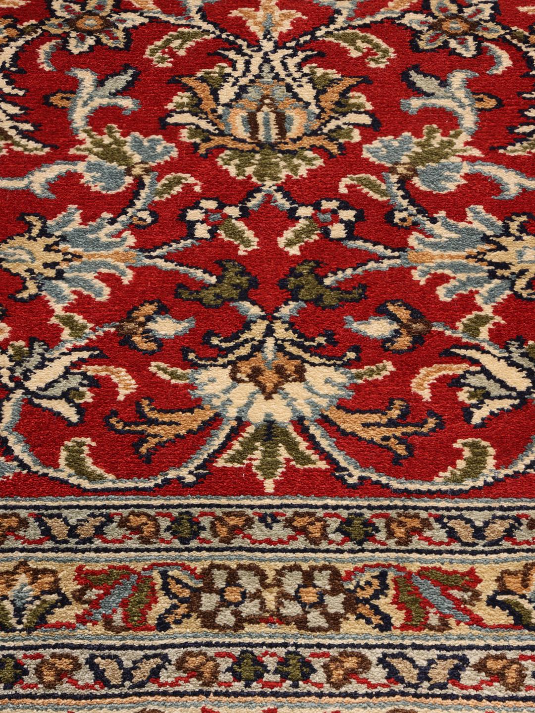 Kashmir Pure Silk håndknyttet tæppe fra Indien med et rødt og beige blomsterdesign