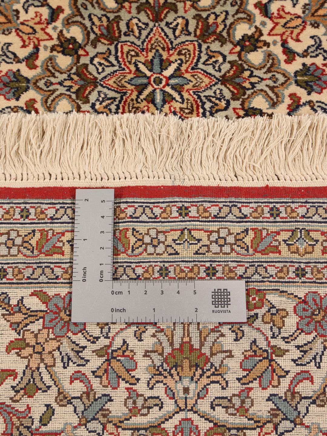 Kashmir Pure Silk håndknyttet tæppe fra Indien med et rødt og beige blomsterdesign