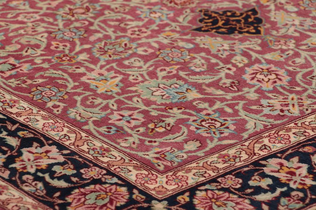 Handgeknoopt roze Ghom Zijde loper uit het Midden-Oosten