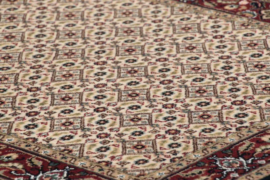 En håndlavet Moud løber med beige felt og røde kanter fra Indien