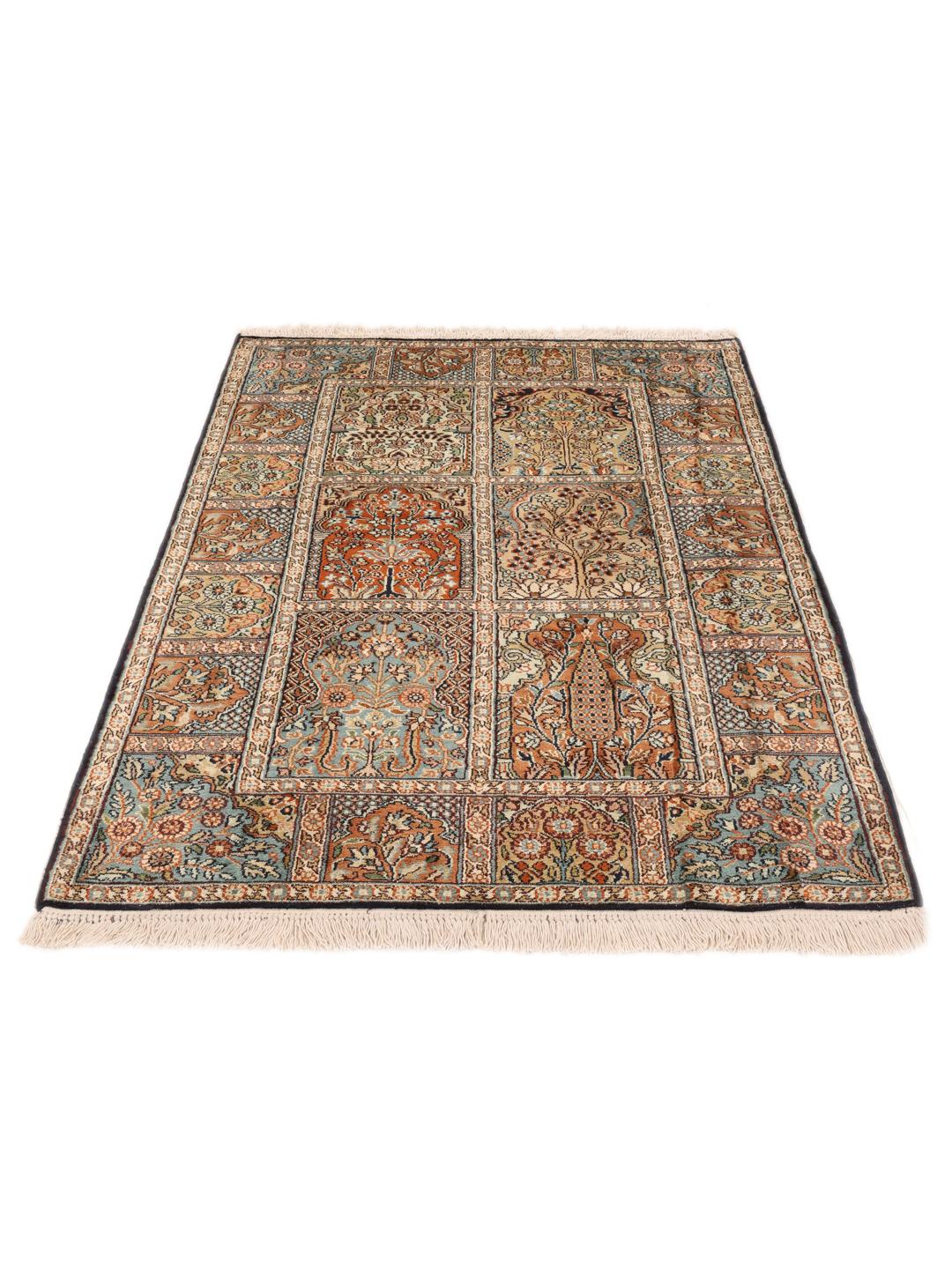 Handgeknoopt Kashmir zijden tapijt met ingewikkelde florale motieven in multicolor uit India