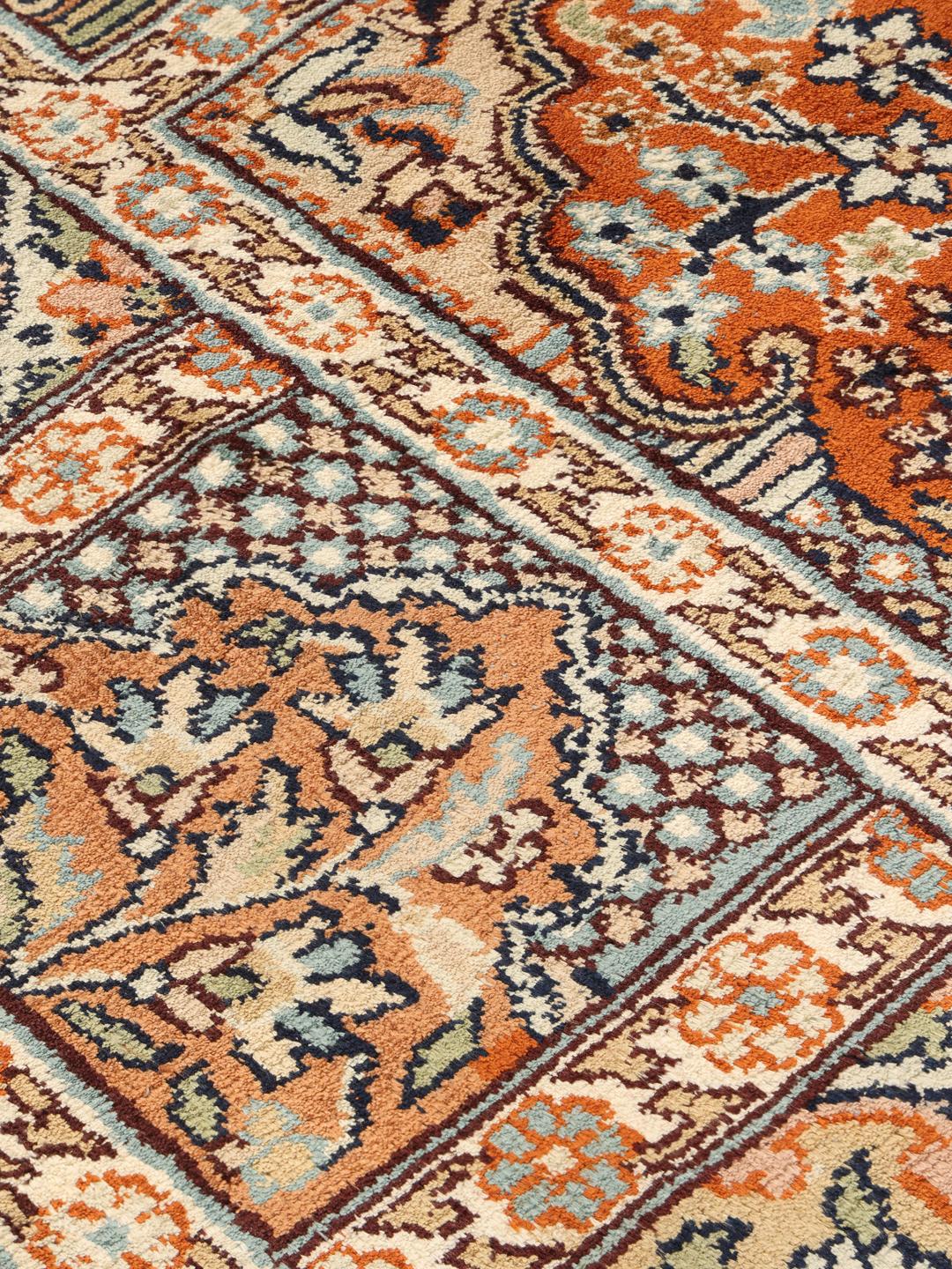 Handgeknoopt Kashmir zijden tapijt met ingewikkelde florale motieven in multicolor uit India