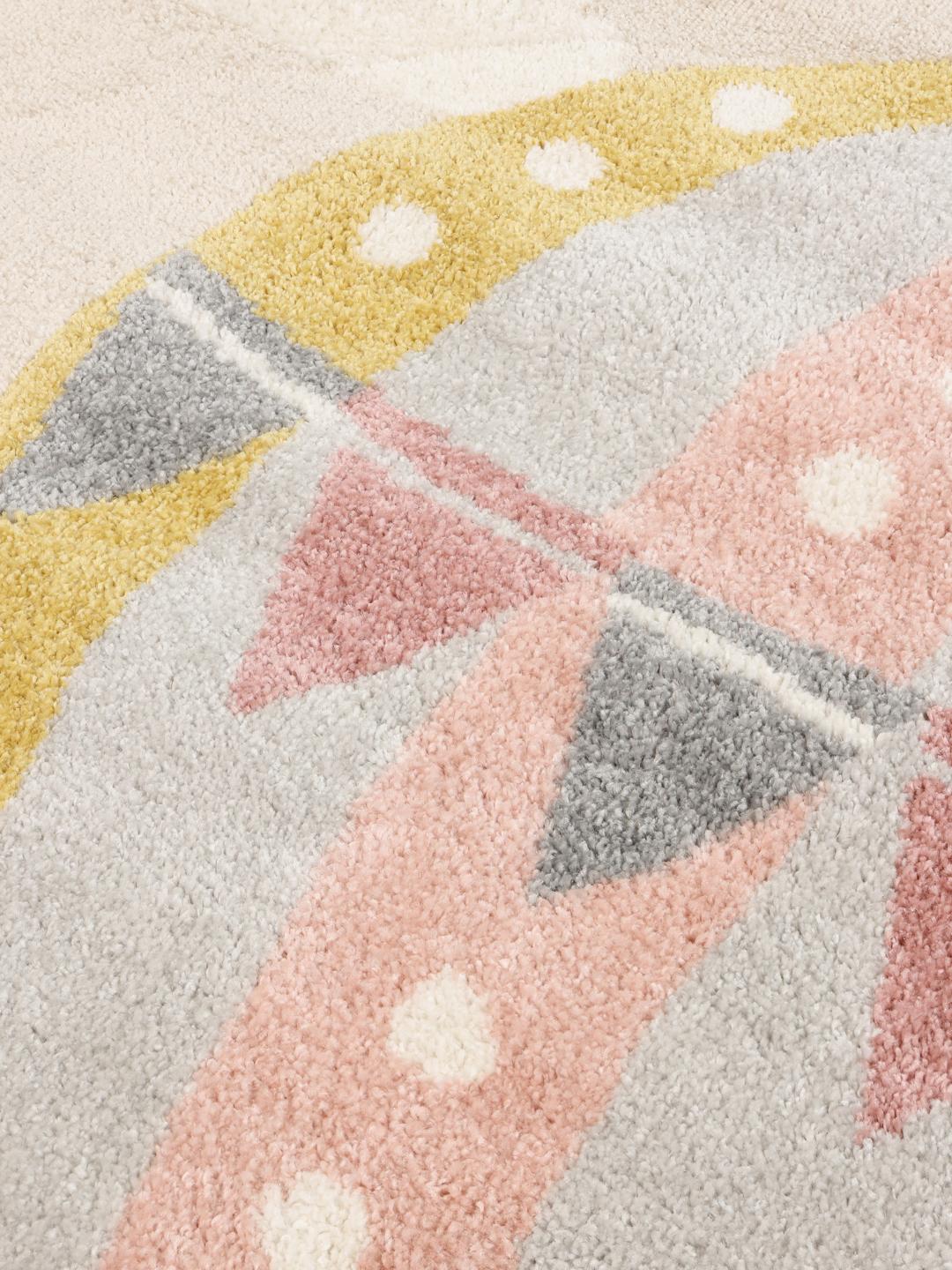 rundt beige og pink tæppe med varmluftballon motiv