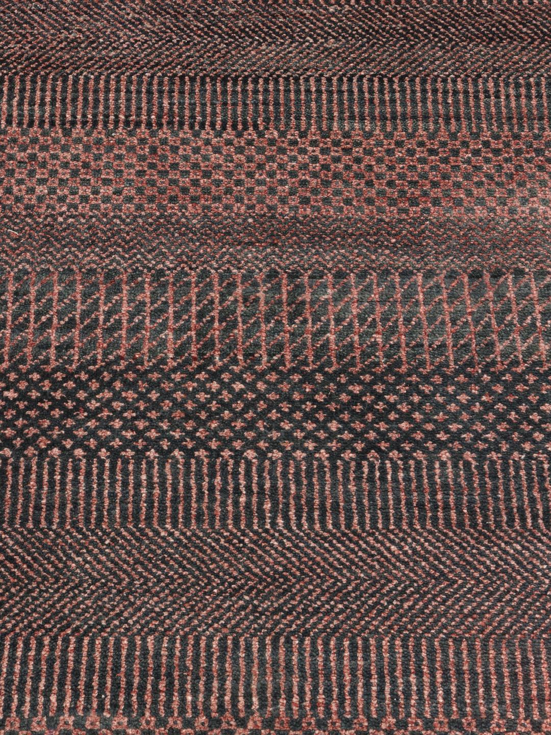Hand-knotted Indian rug in multicolor with a subtle textured pattern