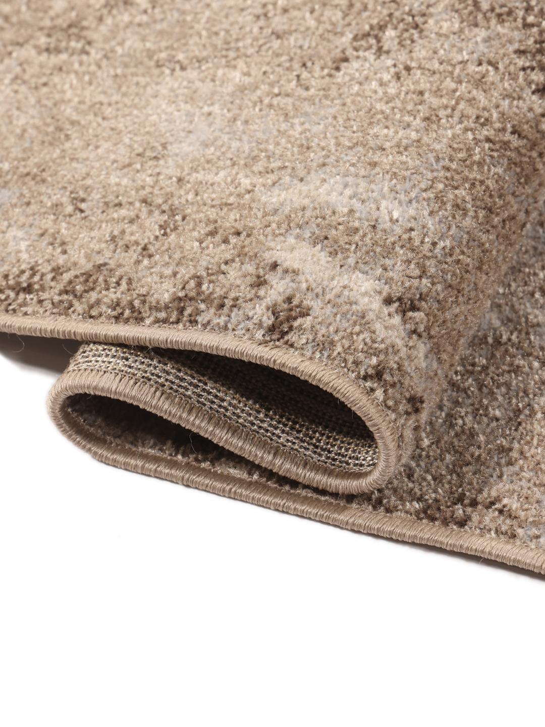 Beige en grijs vloerkleed met een verwassen patroon en franjes