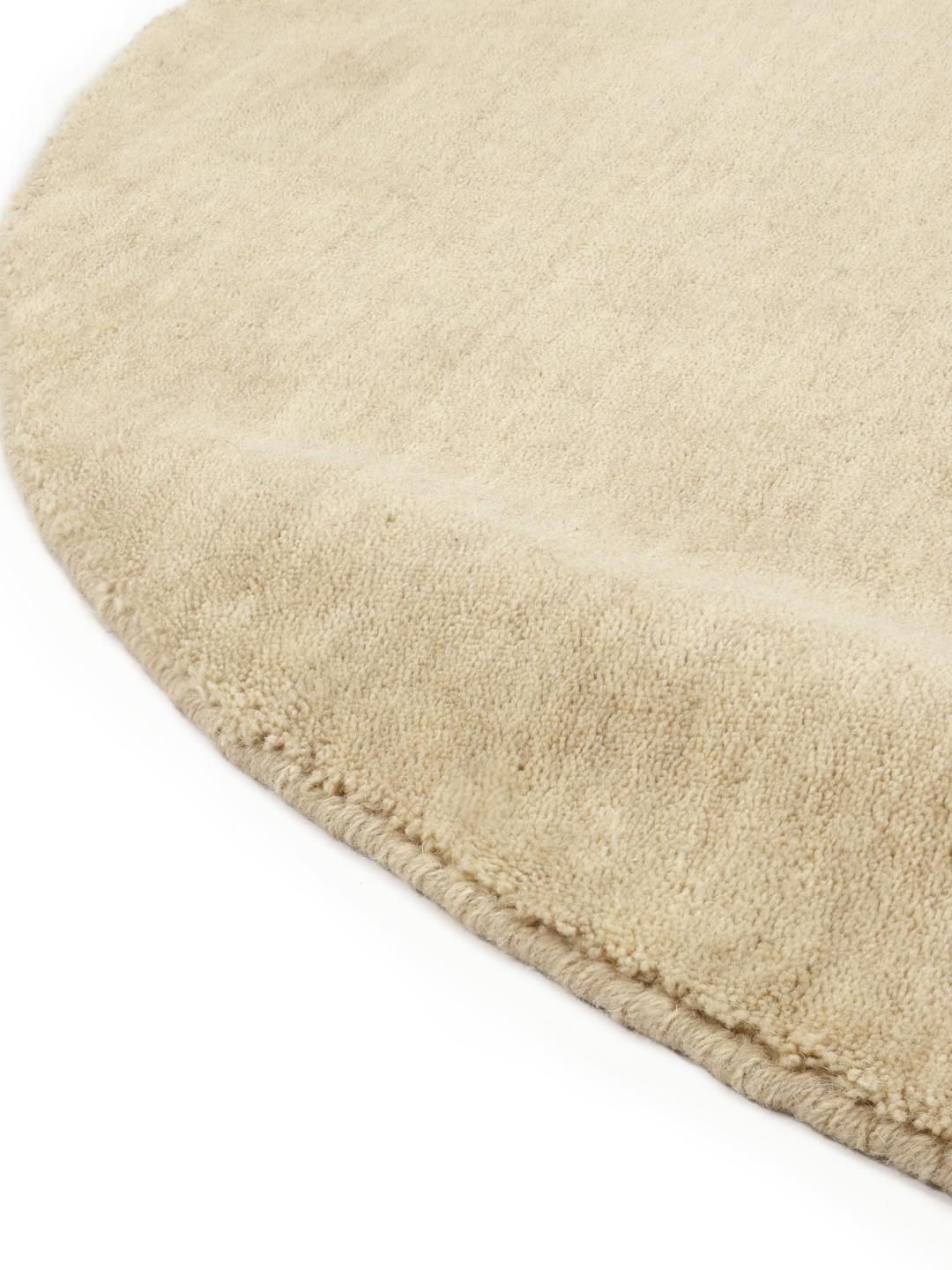 Beige rundt tæppe med luv