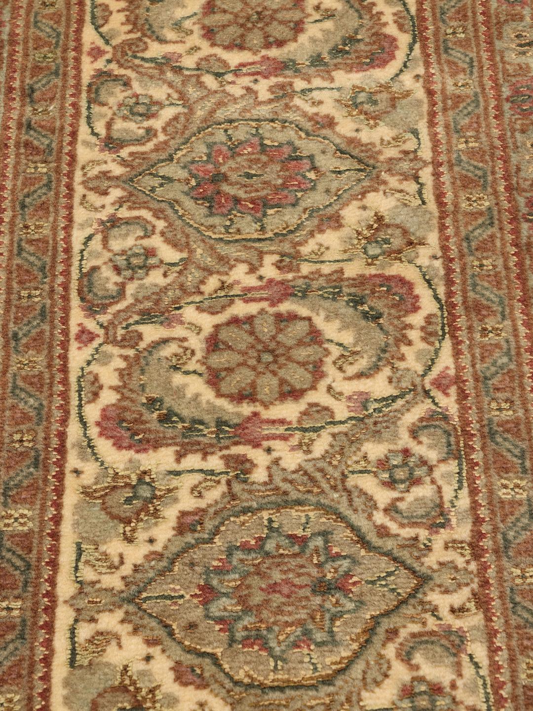 Håndknyttet Tabriz-tæppe med indviklede mønstre i beige og dæmpede nuancer